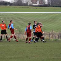 Players watch as the ball eludes the Hempnall forw